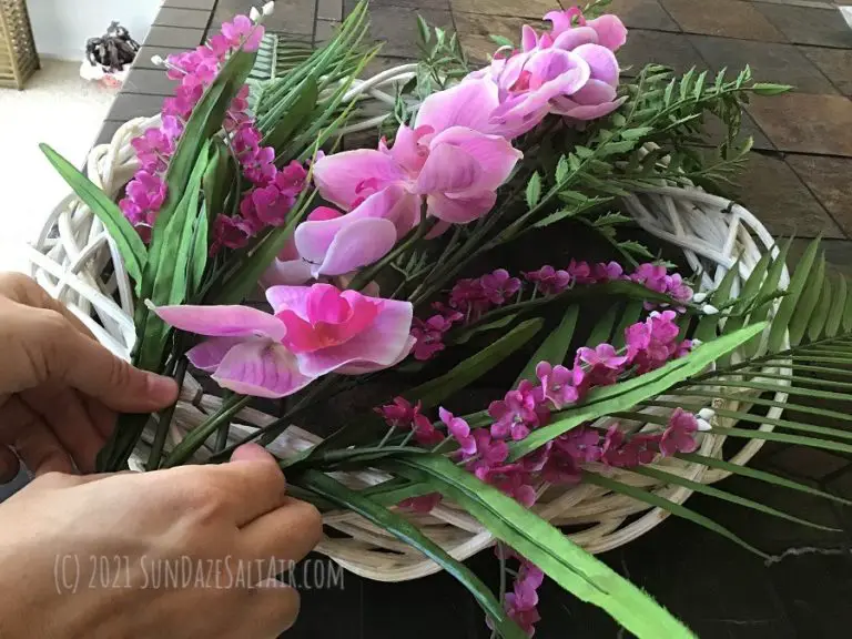 How To Make A Tropical Wreath - SunDaze SaltAir